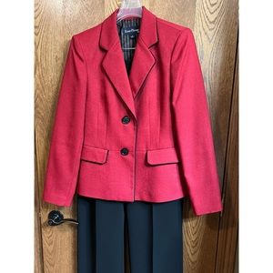 Women’s 2 pc Evan-Picone business suit. Like new!